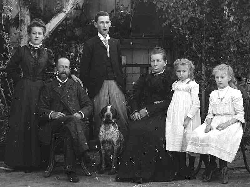 Detail Photo Paul Pinot de Moira & Family
